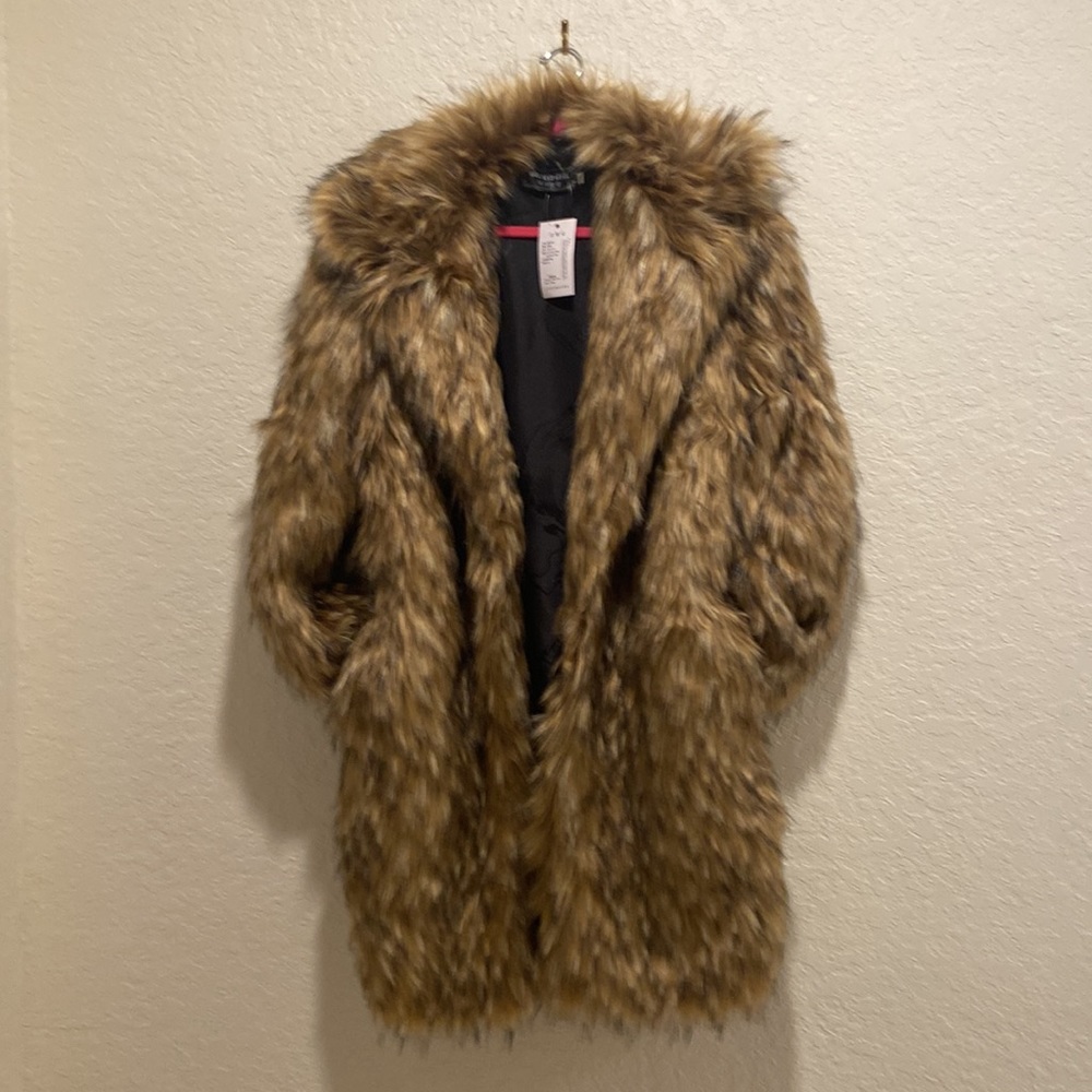 Faux Fur Coat size marks 4XL more like Large